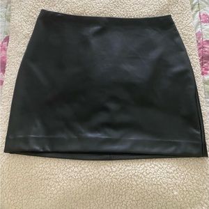 Express women’s faux leather skirt
